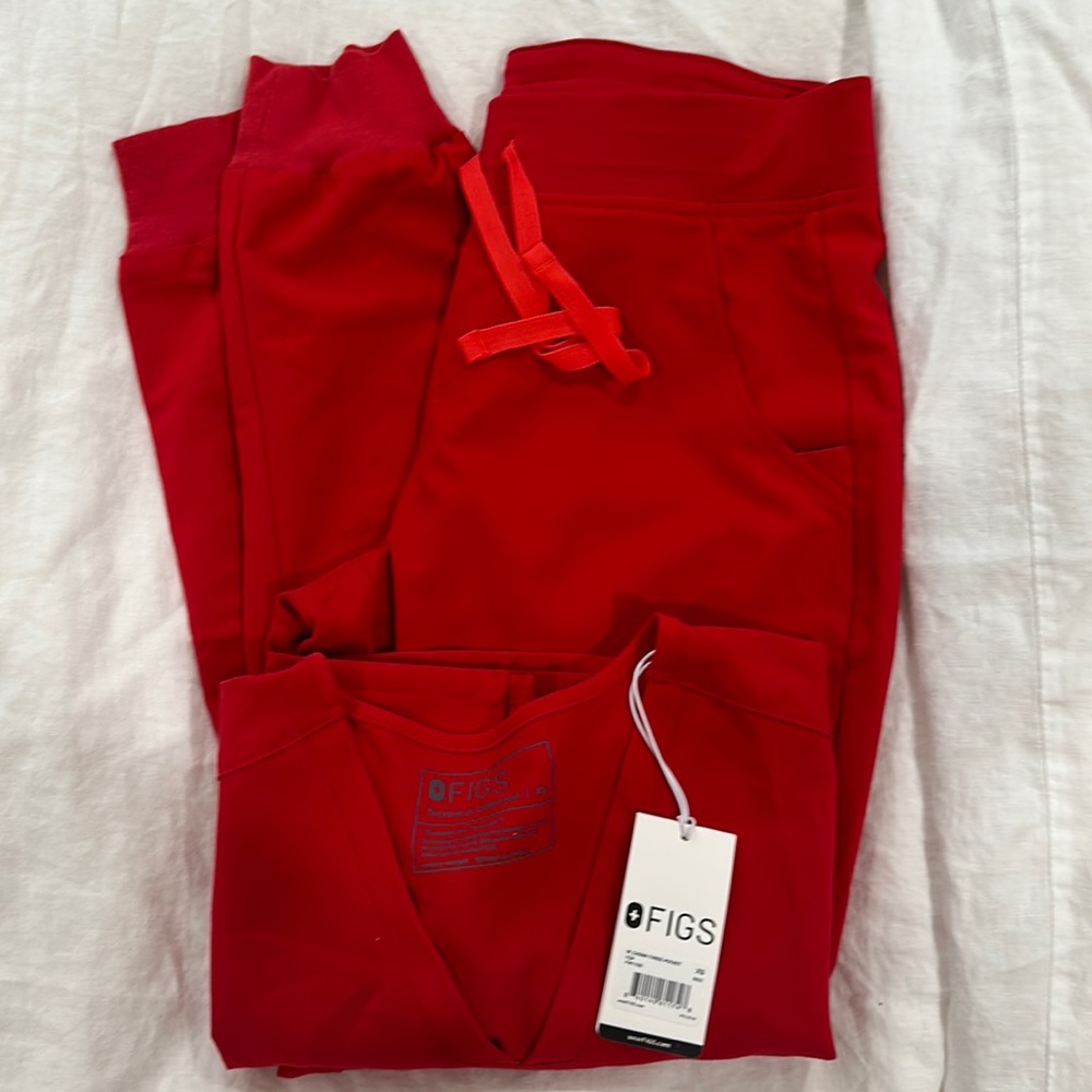 Red figs scrub set- Zamora jogger